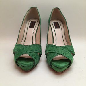 Zara Women green high heel shoes. Size 39 euro 8.5 US